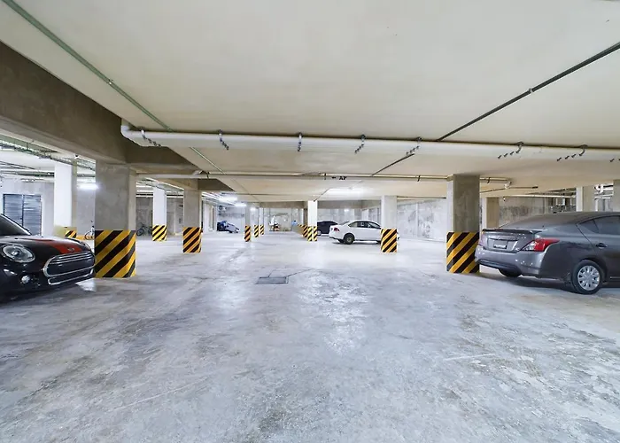 Spacious And Centrally A Few Streets From The By Yeah Apartment *